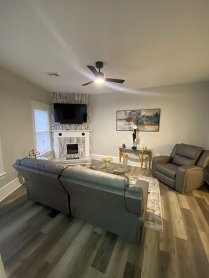 Smart TV, fireplace