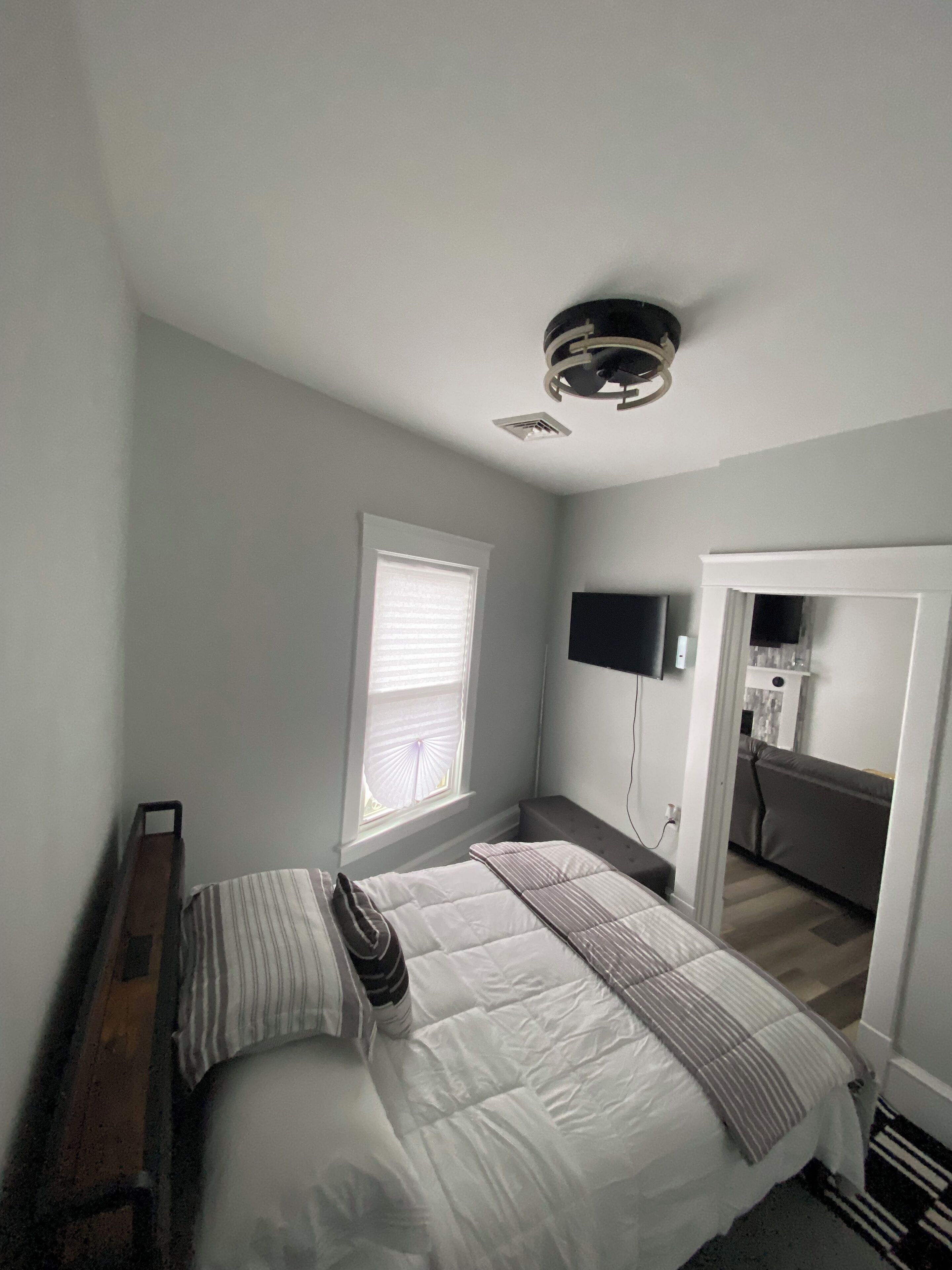 2 habitaciones, tabla de planchar con plancha y wifi gratis 