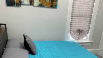 2 slaapkamers, een strijkplank/strijkijzer, gratis wifi, beddengoed