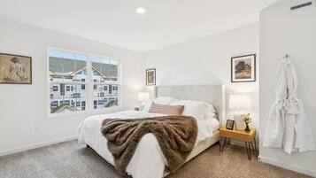 Iron/ironing board, WiFi, bed sheets