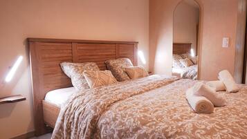 Iron/ironing board, Internet, bed sheets