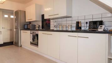 Cookware/dishes/utensils