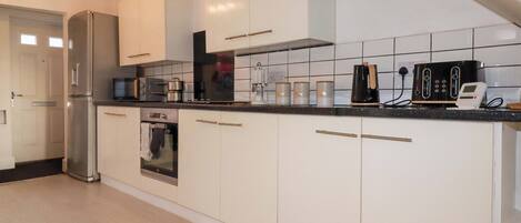 Cookware/dishes/utensils