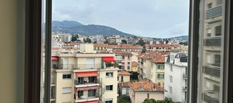 Peaceful 1-bedroom apartment in nice perfect for relaxing stays top floor