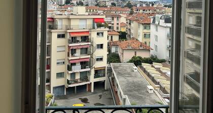 Peaceful 1-bedroom apartment in nice perfect for relaxing stays top floor