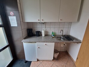 冷蔵庫、電子レンジ、コーヒー / ティーメーカー、電気ポット