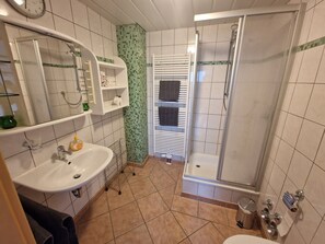 تجهيزات دش، مجففات شعر، مناشف ، صابون