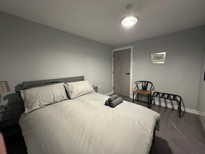 Fer et planche à repasser, Wi-Fi gratuit, draps fournis