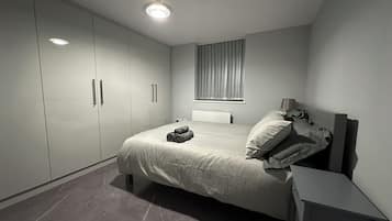 Iron/ironing board, free WiFi, bed sheets