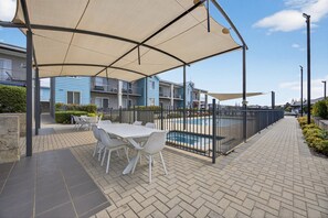 Pool - Serene 2-bed Apartment by the Canal (Perth)