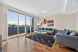 Living room - Serene 2-bed Apartment by the Canal (Perth)
