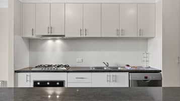 Apartment | Private kitchen | Fridge, cookware/dishes/utensils