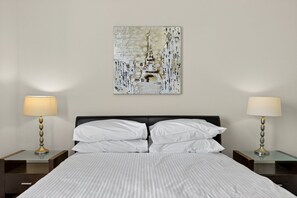 2 bedrooms, iron/ironing board, bed sheets - Serene 2-bed Apartment by the Canal (Perth)