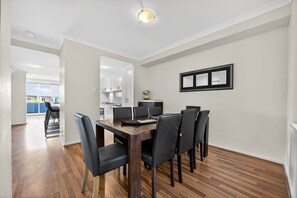 Living room - Serene 2-bed Apartment by the Canal (Perth)