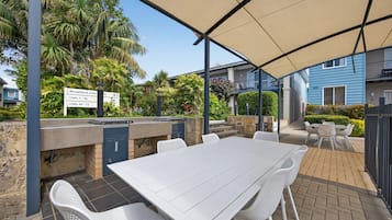 Apartment | Outdoor dining