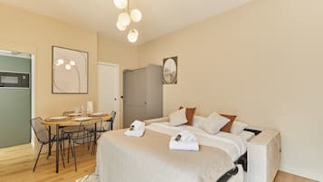 Apartment | Iron/ironing board, bed sheets