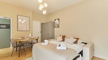 Apartment | Iron/ironing board, bed sheets