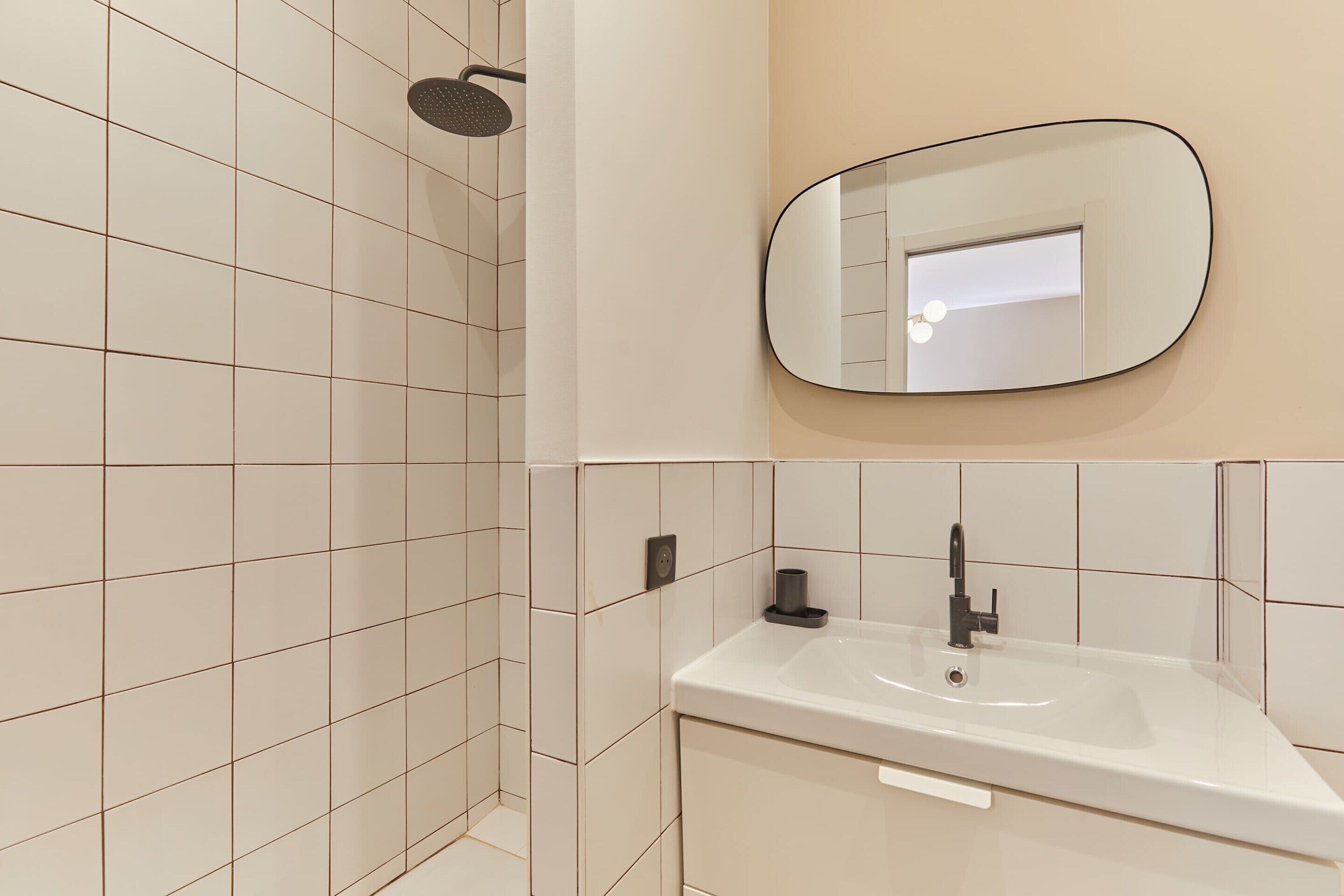 Appartement | Salle de bain | Sèche-cheveux, serviettes fournies, savon, shampoing