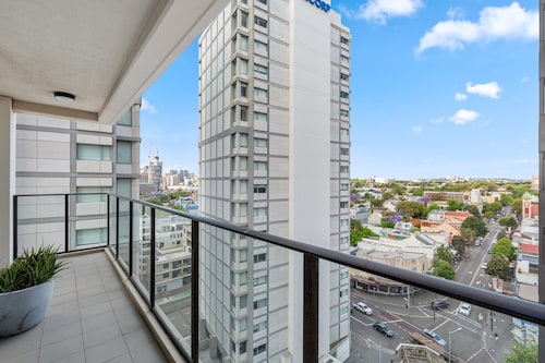 Central Redfern Home With Balcony Escape