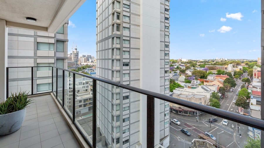 Central Redfern Home With Balcony Escape