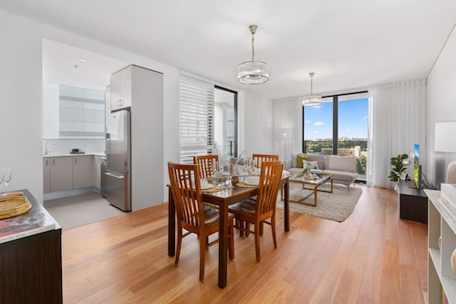 Central Redfern Home With Balcony Escape