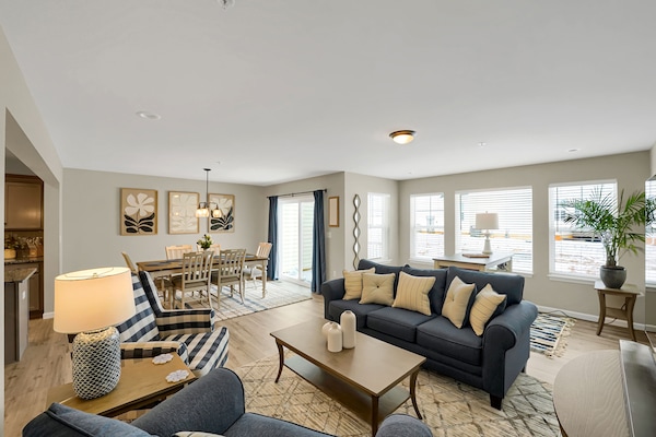 sitting area with queen Sleeper sofa
