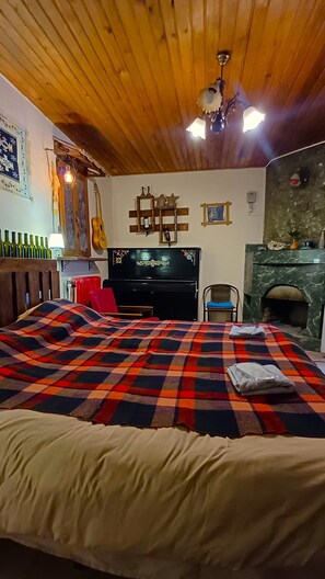 Iron/ironing board, WiFi, bed sheets - Wine Vanult Apartment Tbilisi (T'bilisi)