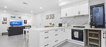 Premium Modern Homestay-Walk to Curtin University-Shared Kitchen