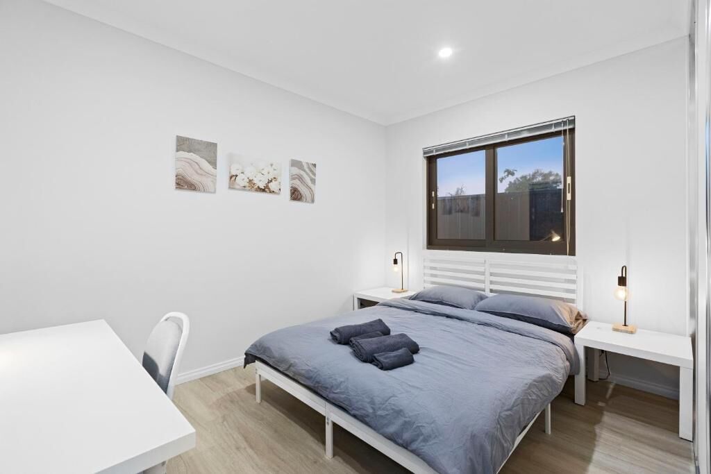 Desk, laptop workspace, iron/ironing board, free WiFi