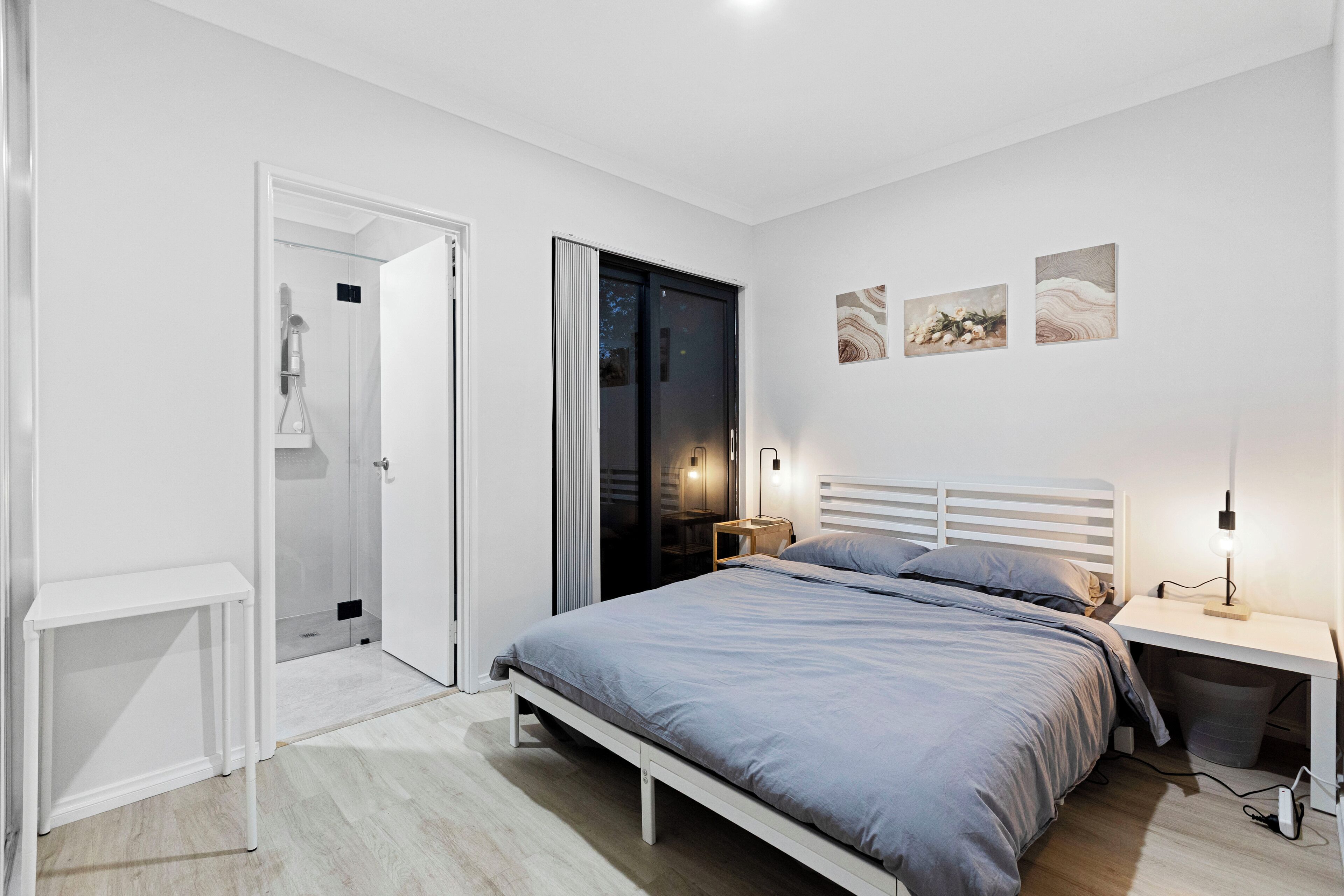 Deluxe Double Room, 1 Queen Bed | Desk, laptop workspace, iron/ironing board, free WiFi