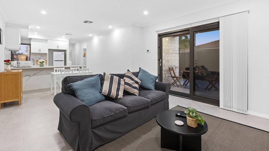 Premium Modern Homestay-Walk to Curtin University-Shared Kitchen