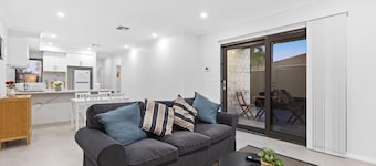 Premium Modern Homestay-Walk to Curtin University-Shared Kitchen