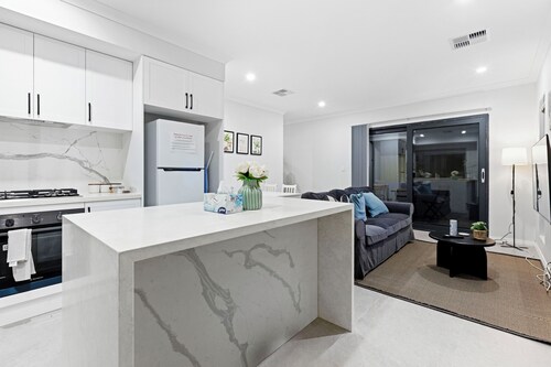 Premium Modern Homestay-Walk to Curtin University-Shared Kitchen