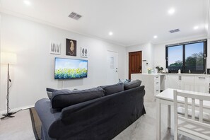 Interior - Premium Modern Homestay Walk to Curtin  (Saint James)