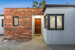 Front of property - Premium Modern Homestay-Walk to Curtin University-Shared Kitchen (Saint James)