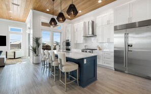 Fridge, microwave, oven, stovetop - Magnolia Way - Private Beach Access, Private Pool (Santa Rosa Beach)