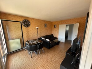 Interior - Charming apartment (Massy)