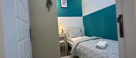 Økonomi-enkeltrom, balkong, byutsikt | Strykejern/-brett og wi-fi (inkludert)