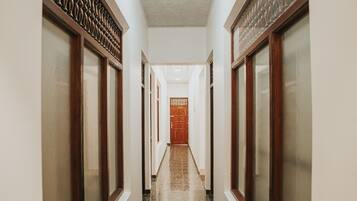 Family Room | Desk, free WiFi