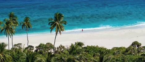 In Strandnähe, weißer Sandstrand