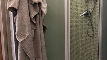 Doccia, asciugacapelli, bidet, asciugamani