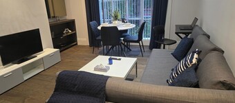 Apartment - Sleeps 6 & Near Station