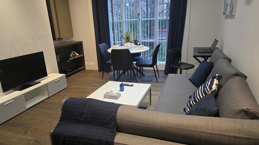 Apartment - Sleeps 6 & Near Station