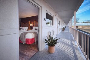 Iron/ironing board, free WiFi, bed sheets - The Derby Inn (Hot Springs)
