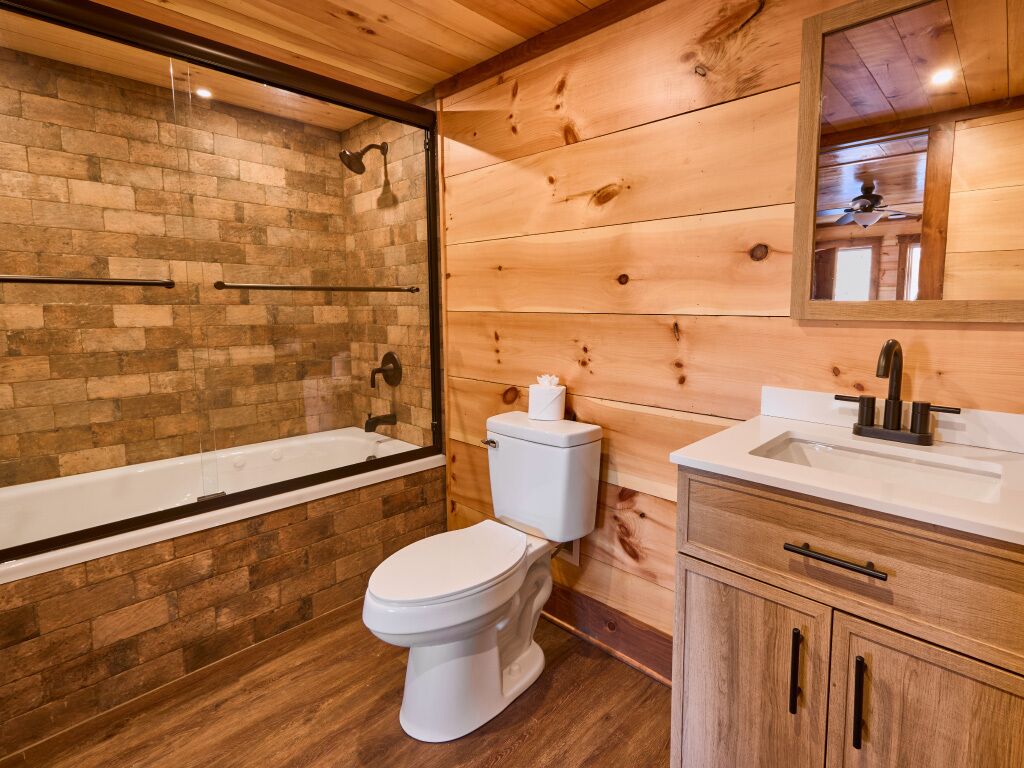 Tuala disediakan, sabun, syampu, tisu tandas 