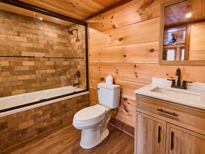 Towels, soap, shampoo, toilet paper - The Derby Inn (Hot Springs)