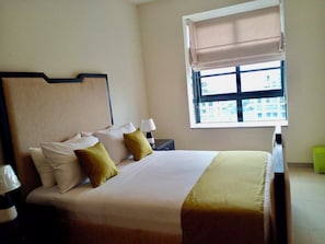 Soundproofing, iron/ironing board, free WiFi - gems havelock apartment (Colombo)