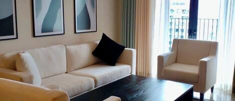 Comfort Double Room, Pool View | Living area