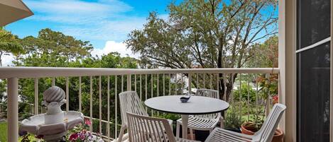 Apartment | Outdoor dining