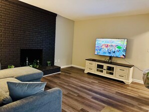 Smart TV - Midterm 3BR/2BA Rental near Pelham Rd Greenville SC (Greenville)